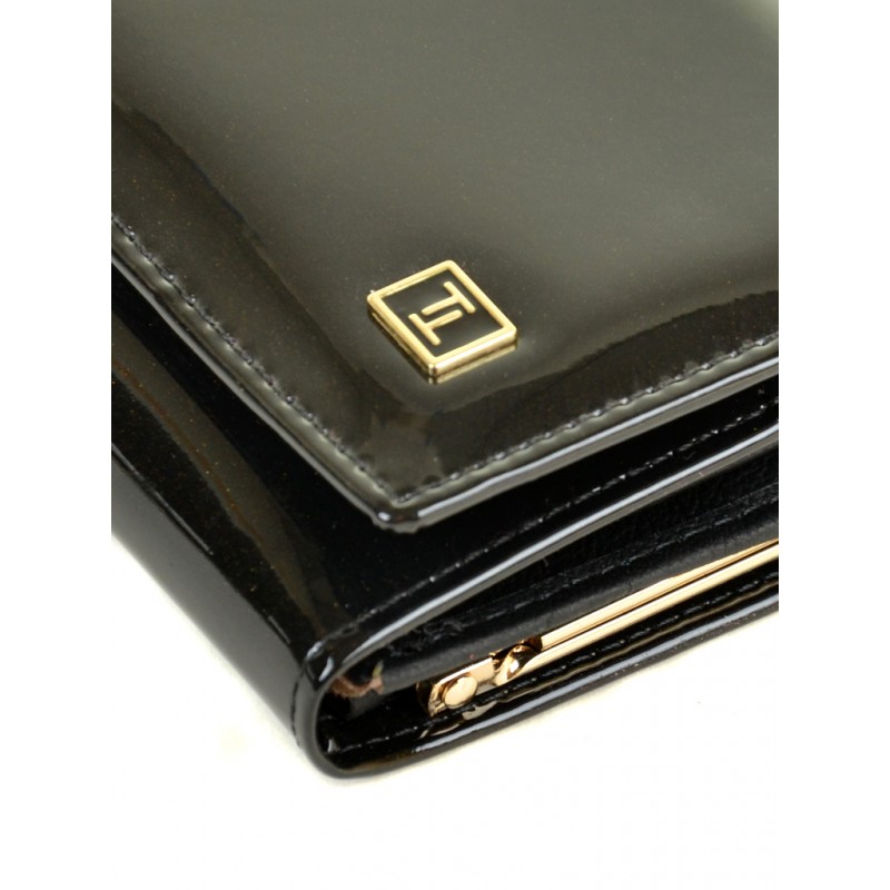 Женский лаковый кошелек Bretton W1 black
